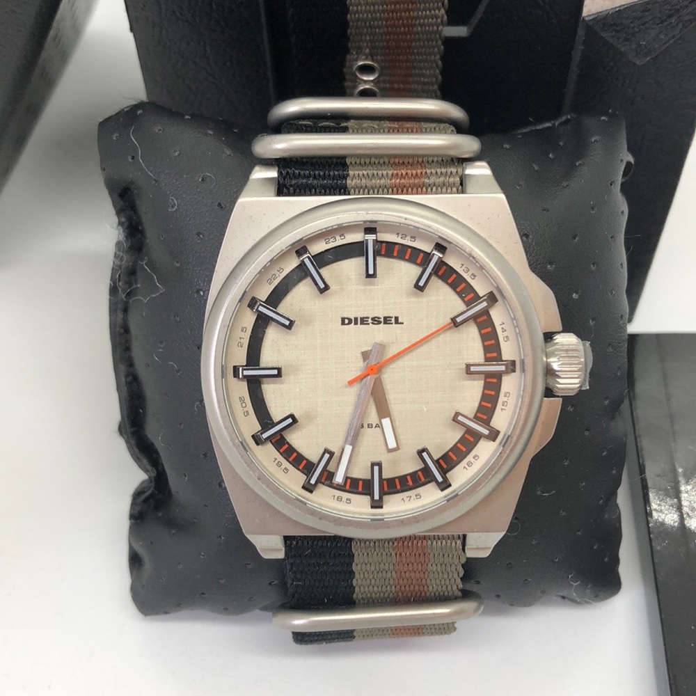 NWT Gents DIESEL WATCH
